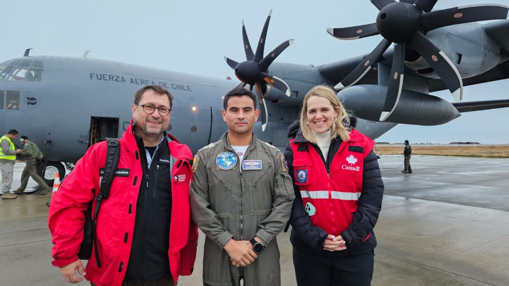 Canciller recorre base Frei y rompehielos Viel: 