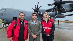 Canciller recorre base Frei y rompehielos Viel: 