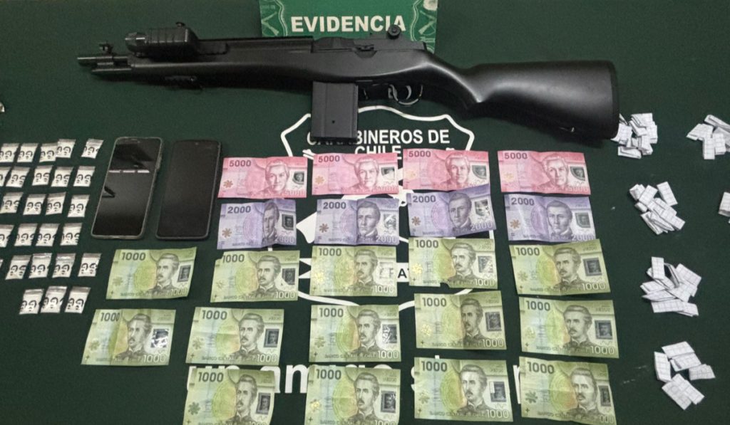 Carabineros frustra transacción de droga y detiene a dos sujetos en sector La Pincoya