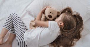 Cambio de hora: por qué los niños son los más afectados y cómo ayudarlos a adaptarse