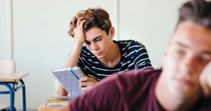 Ansiedad y estrés en estudiantes preocupan: expertos llaman a prevenir en los colegios