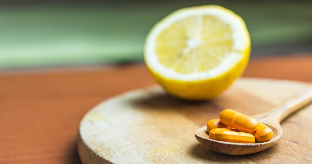¿Sirve la vitamina C? Expertos descartan que prevenga los resfríos