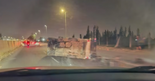 Volcamiento de vehículo genera restricción de tránsito en Acceso Sur a la altura de Puente Alto