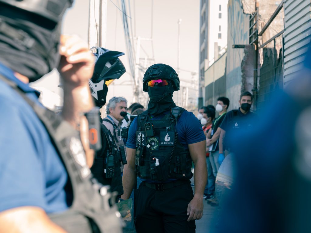 Vecinos denuncian delitos y operativo desaloja casa ocupada en La Cisterna