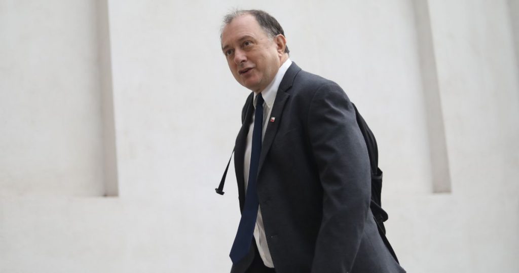 Ministro Poduje cuestiona costo de ciclovía Alameda: 