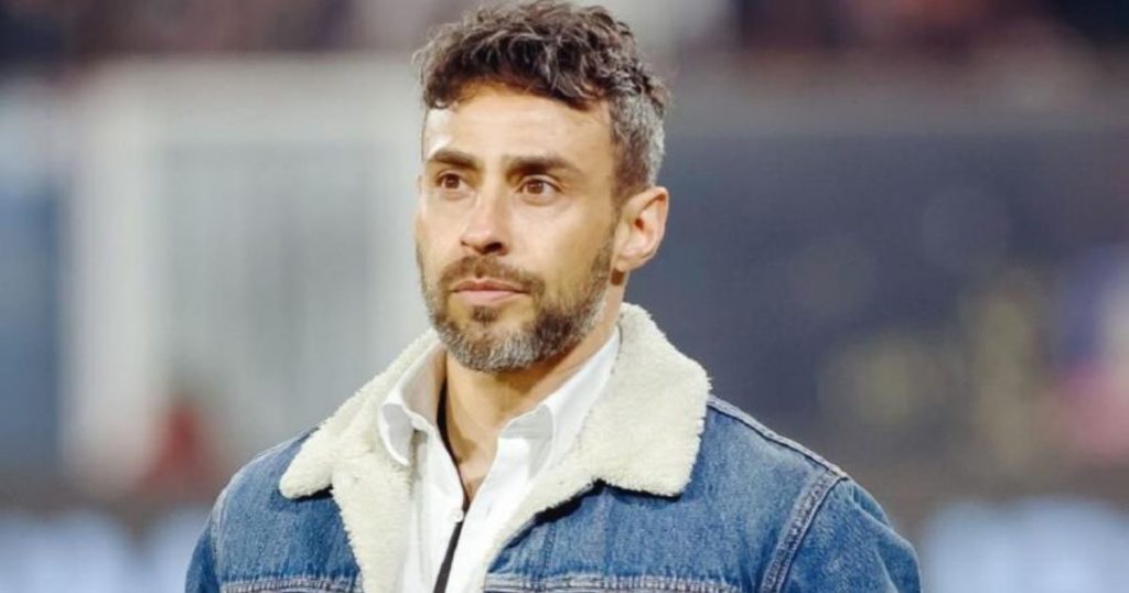 ¡Foto bomba! Captan a Jorge Valdivia besando a supuesta nueva pareja en centro de eventos