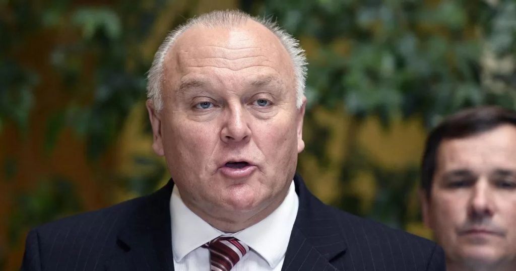 Senador de la Araucanía alerta por demora en comisiones: 