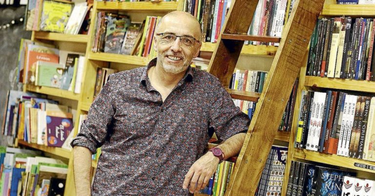 Literatura chilena de luto: muere Sergio Gómez a los 64 años, autor de “Quique Hache” y referente juvenil