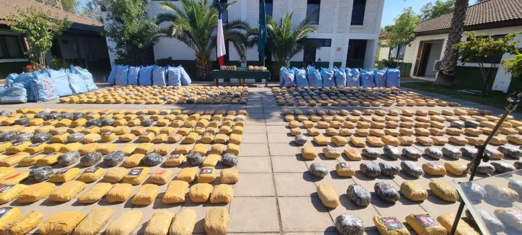 Carabineros incauta casi dos mil kilos de marihuana al interior de un camión