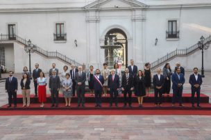 Presidente Boric encabeza su última fotografía oficial con todo su gabinete