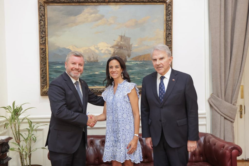 Mesa del Senado se reúne con Republicanos y refuerza llamado al diálogo