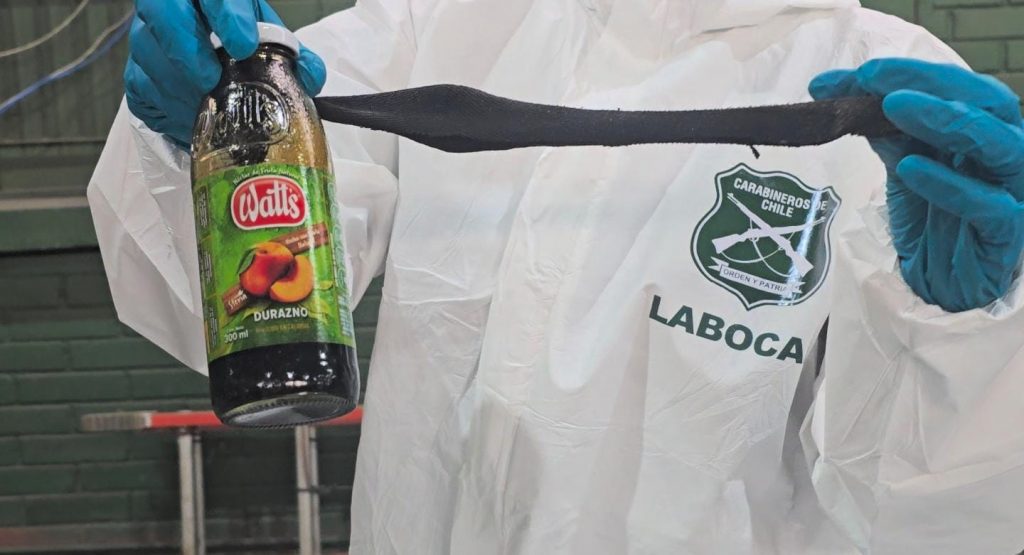 Carabineros detiene a estudiantes con 11 bombas molotov en plena Alameda