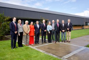 SalmonChile sostiene reunión estratégica con embajador de Estados Unidos para potenciar el rol de la salmonicultura nacional