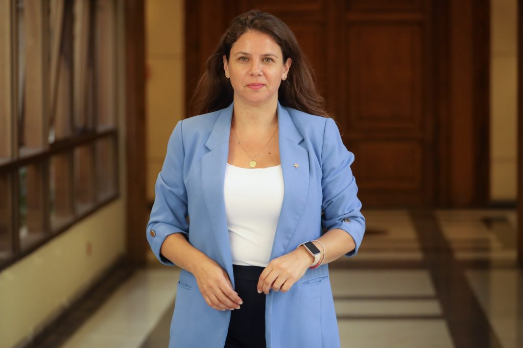 “Falta de empatía”: Diputada Mora arremete por salida de directora de SernamEG