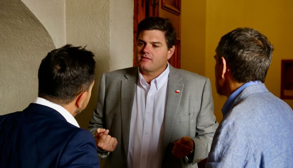 Municipios presionan por agenda social tras alza de combustibles y ajuste del Mepco