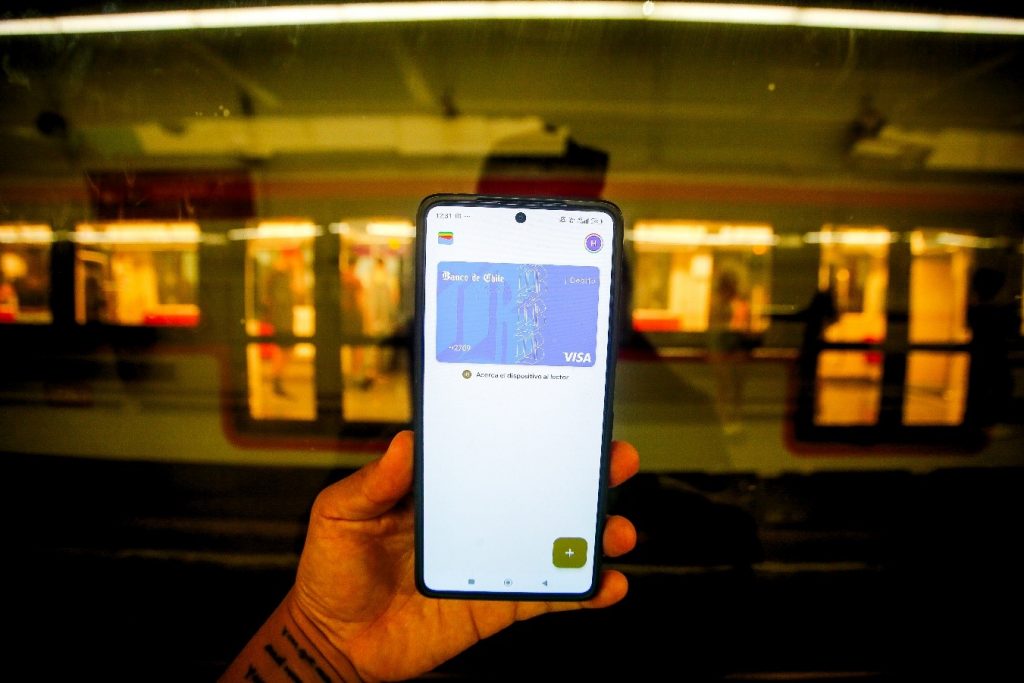Pago con tarjetas bancarias: más de 700 mil transacciones se registran en Metro y Tren Nos en sus dos primeras semanas