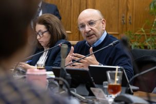 “También es crisis”: Senador Castro pide frenar ajuste en salud por listas de espera y cáncer