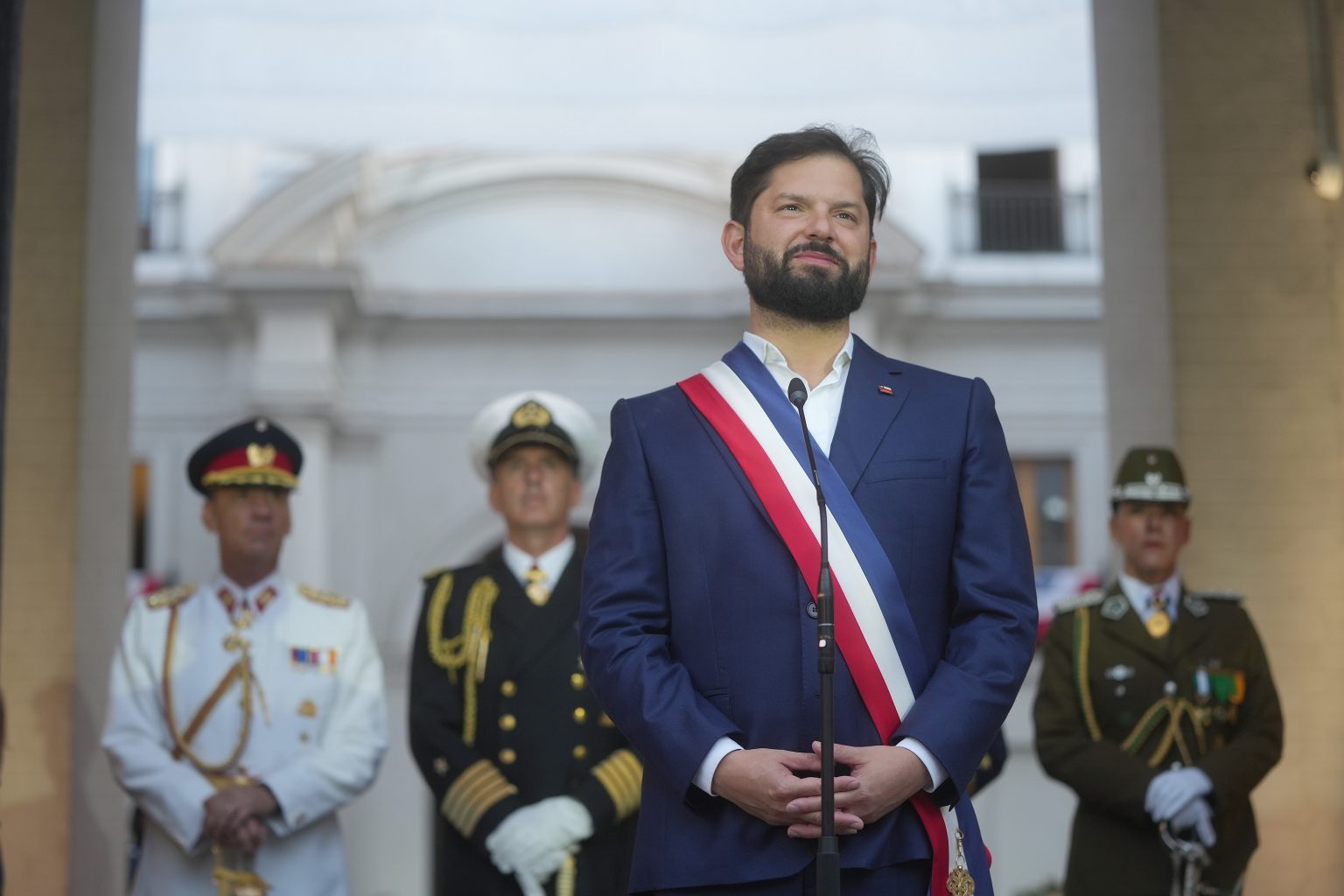 FOTOS | Así fue la llegada del Presidente Boric al Palacio de La Moneda