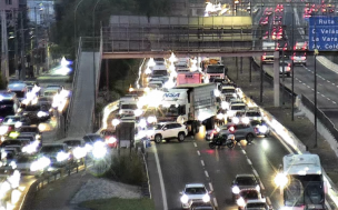 Incendio de camión provoca corte total Ruta 5 al norte: Revisa los desvíos de tránsito