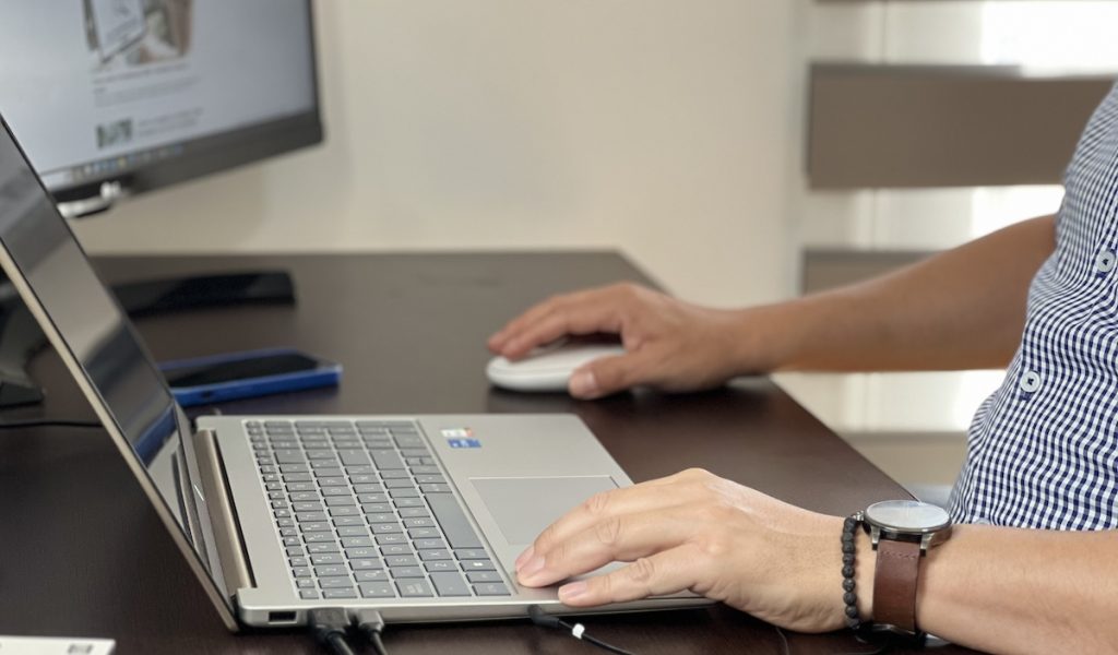 Más caro movilizarse: expertos proponen teletrabajo y trámites online para ahorrar