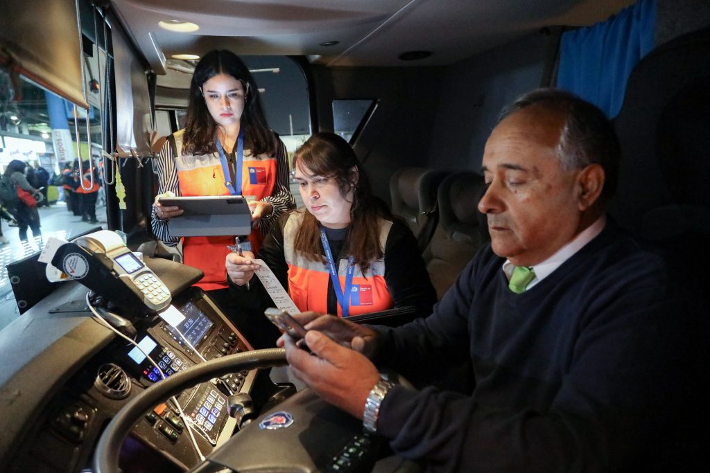 Dirección del Trabajo aplicó 68 multas a buses interurbanos durante feriado de Semana Santa