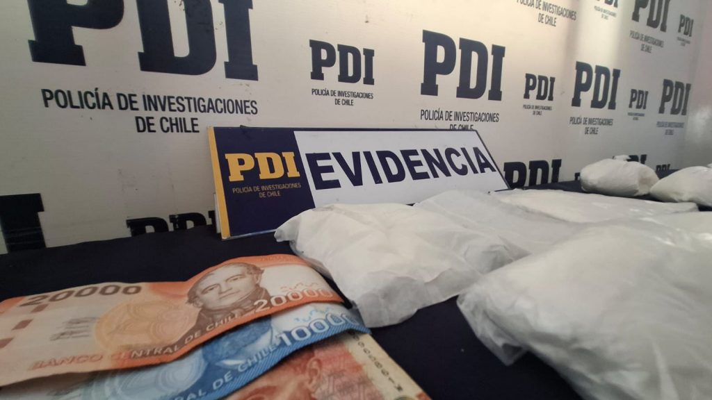 Intentó entrar en taxi con droga: PDI detiene a mujer por tráfico de ketamina en paso Chacalluta