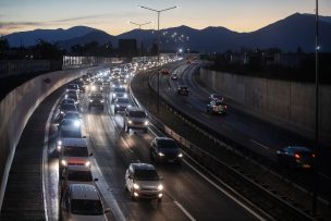 Ruta 78 con alta congestión hacia Santiago por camión detenido en enlace A. Vespucio