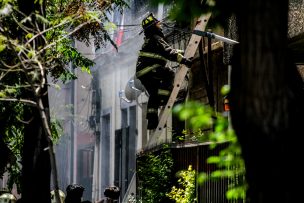 Incendio en Santiago centro obliga a tercera alarma y deja evacuados