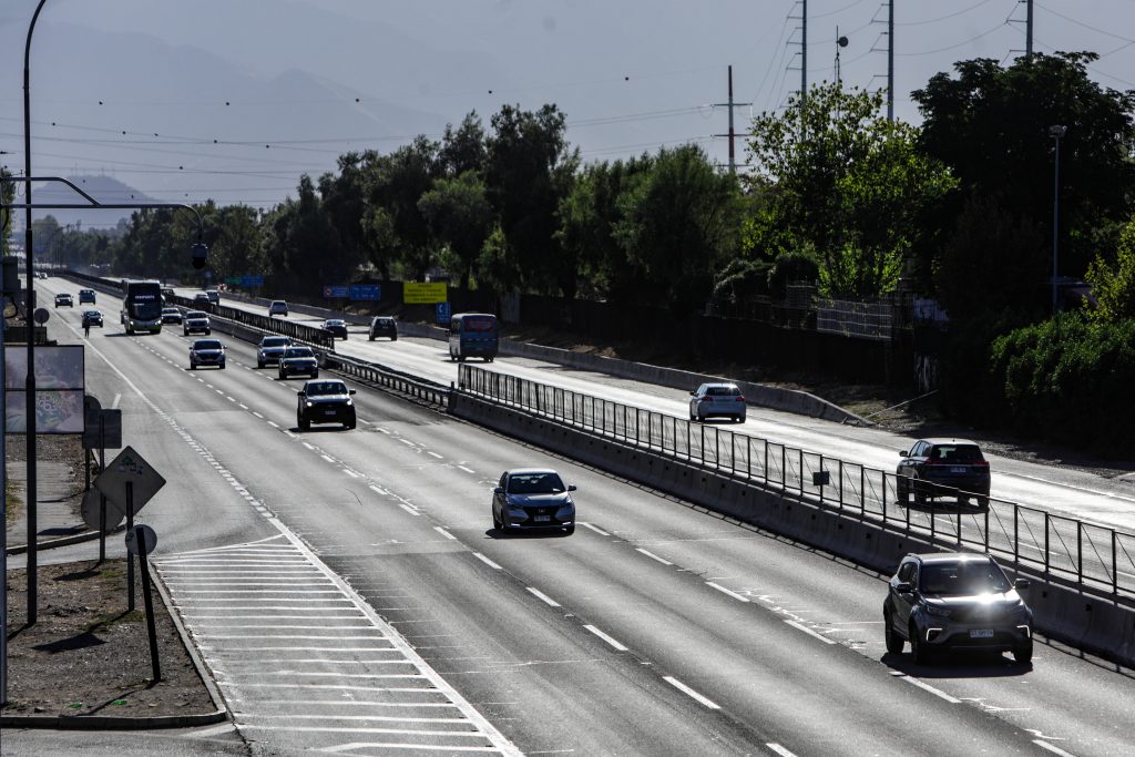 Fin de semana largo: más de 414 mil vehículos saldrán de Santiago