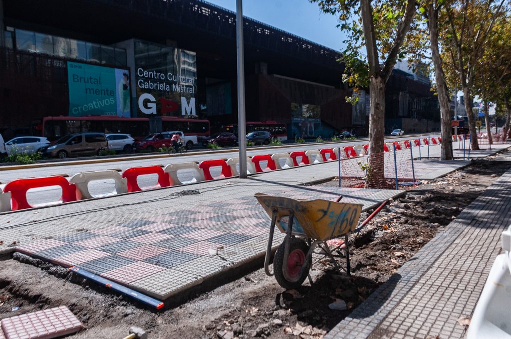 Gobierno de Santiago sigue renovando la Alameda con cinco nuevos proyectos en históricos puntos