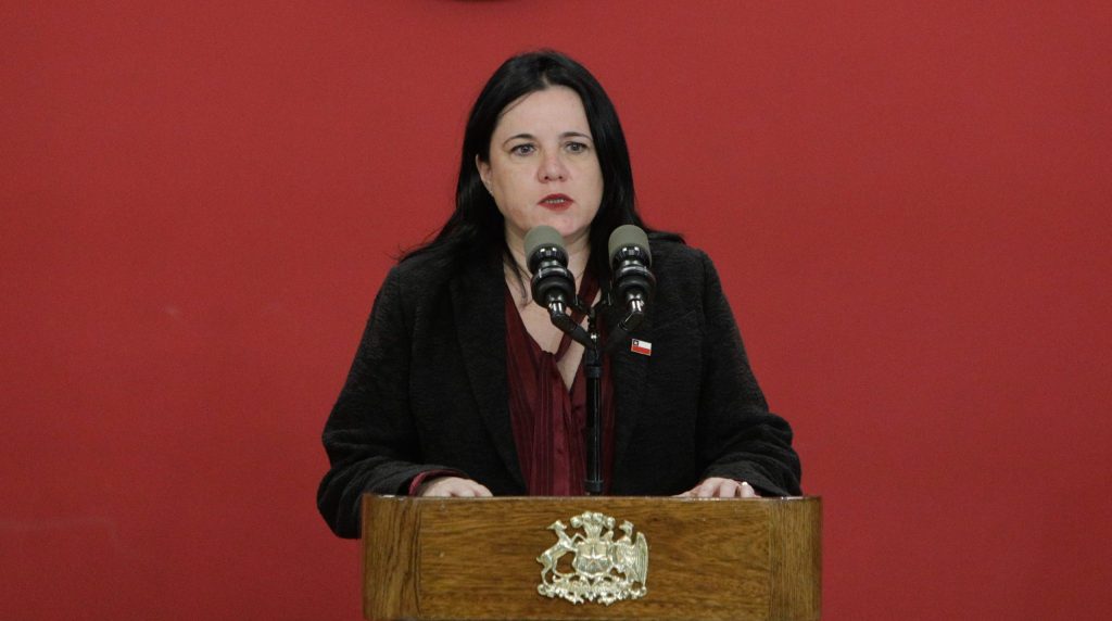 Gobierno anuncia querella por atentado contra la autoridad tras ataque a ministra Lincolao en la UACh