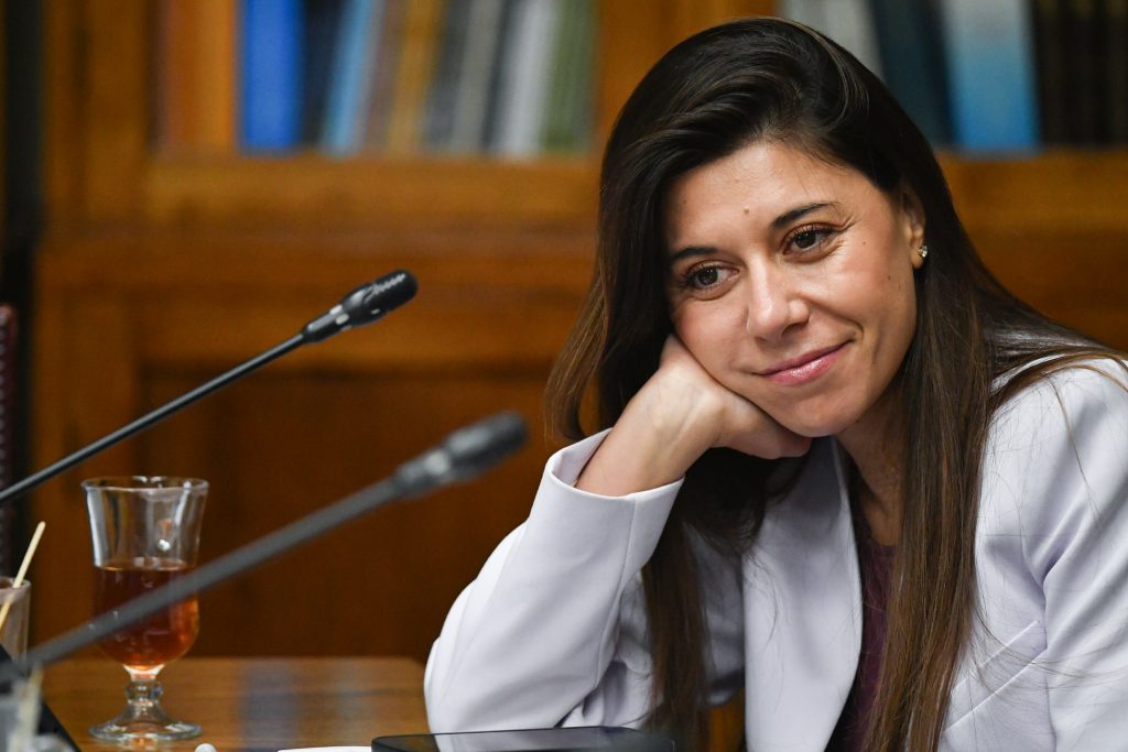 Cicardini (PS) se realiza test de pelo y presenta proyecto para hacer examen obligatorio a senadores