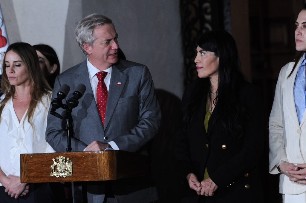 Presidente Kast contra agresores de ministra Lincolao: “Ni siquiera merecen llamarse estudiantes”