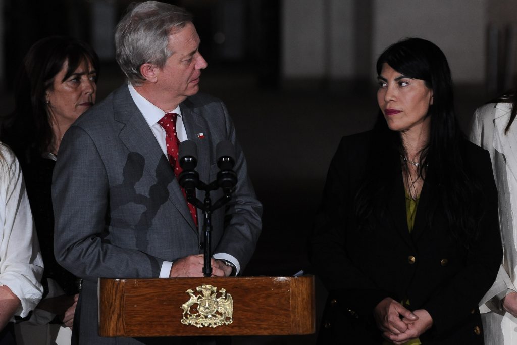 Cadem: Amplio rechazo al ataque que sufrió la ministra Lincolao y apoyo a revocar gratuidad en casos de violencia