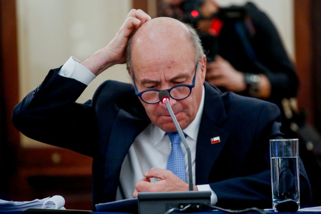 Ministro Quiroz aclara ajustes en Educación y niega eliminación de programas educativos