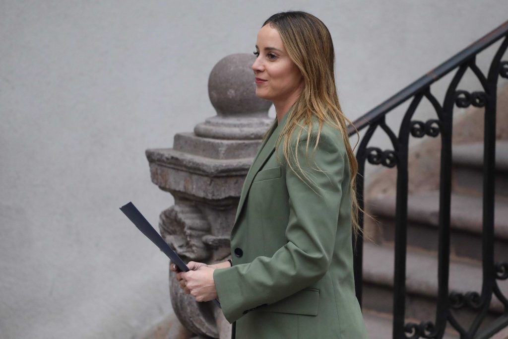 Ministra Sedini niega fallas en comunicación del Gobierno y defiende manejo por recortes fiscales