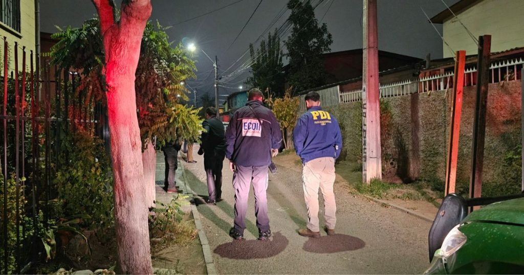 Hombre es asesinado a balazos en su auto mientras visitaba a familiares en Puente Alto