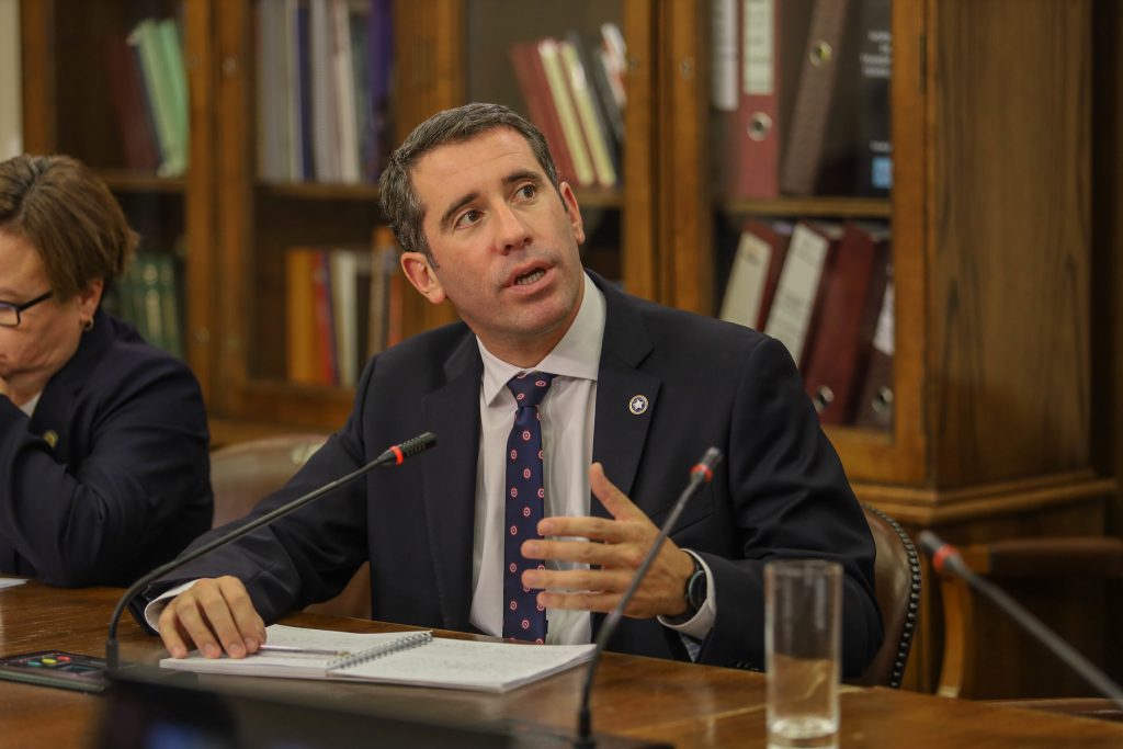 Diputado Moreno respalda medidas de seguridad en colegios tras hechos de violencia