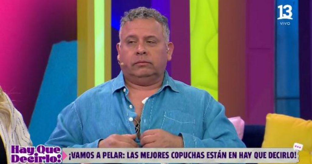 Willy Sabor enciende alarmas al aparecer con cables en el pecho en pleno programa