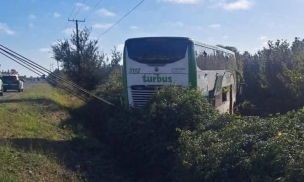 Accidente en Ruta 5 Sur: bus volcó en Ñiquén y dejó al menos 10 lesionados