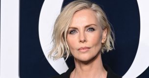 Charlize Theron rompe el silencio y relata el dramático día en que su madre mató a su padre en defensa propia