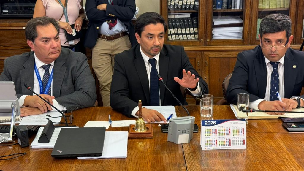 Diputado Carter respalda medidas por alza de combustibles y apunta a “déficit heredado”