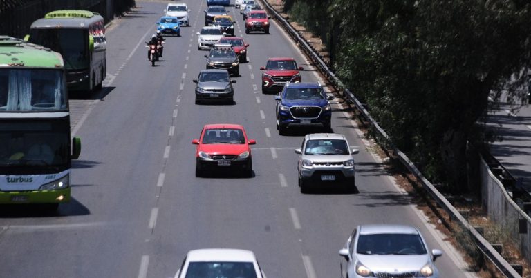 Balance fin de semana largo: más de 333 mil vehículos salieron de la RM y nueve personas murieron en accidentes