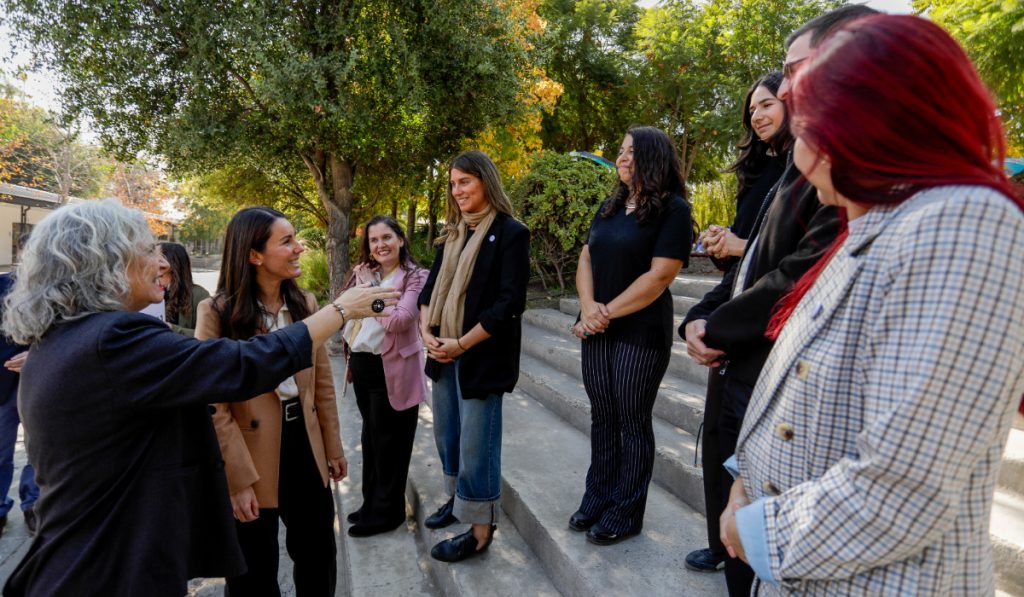 Profesores chilenos mejor preparados reportan menos estrés y logran más aprendizaje en aula, según estudio
