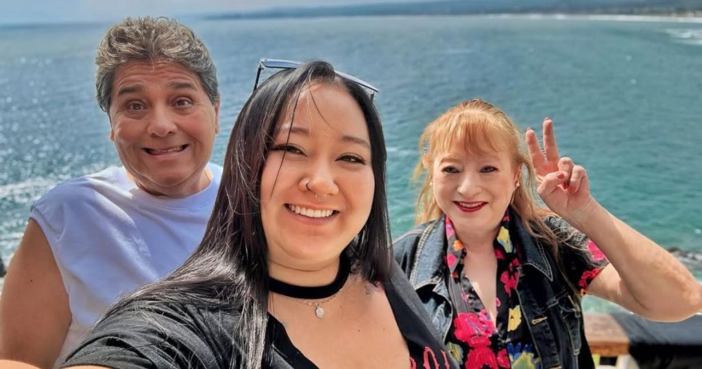 Guatón de 'Los Atletas de la Risa' conmueve al despedir a su esposa con canción y conmovedor mensaje de su hija