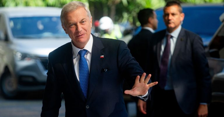 Criteria: Aprobación presidencial no tiene cambios y 43% desaprueba manejo de emergencia