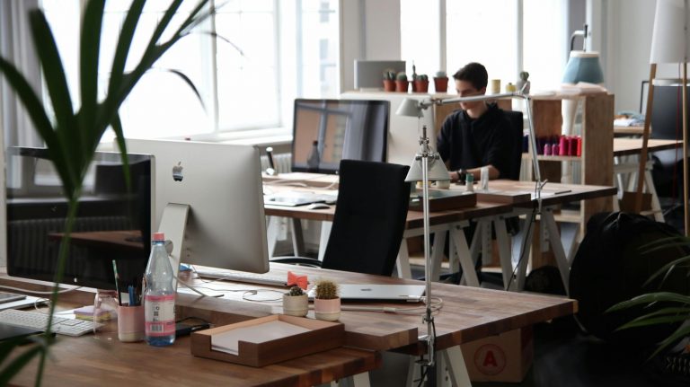 Casi 80% de las empresas en Chile ya opera bajo las 42 horas semanales
