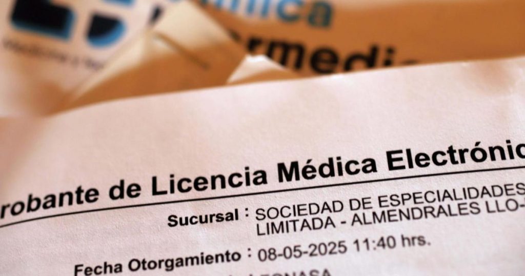 Académico Jorge Arredondo por escándalo de licencias médicas: “Funcionarios públicos en reposo recibieron ingresos del sector privado”