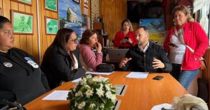 Diputado Guzmán presenta a familias de víctimas proyecto de ley 