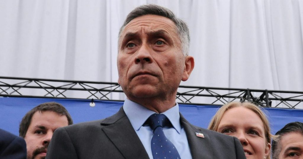 Senador Vial exige comparecencia de rector de la Universidad Austral por agresión a ministra Lincolao